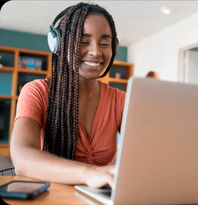 capa do banner especialista menina sorrindo